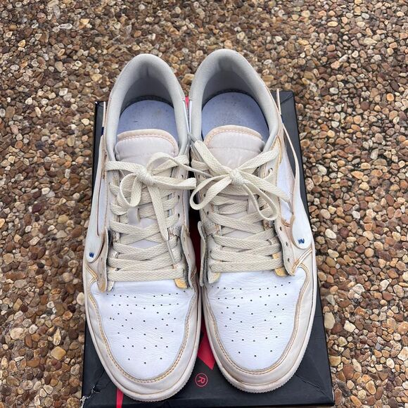 Athletic_Shoes